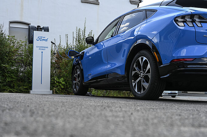 05.09.2022
Kamen,
Autohaus Scheve
Foto: Andreas Buck 05.09.2022
Kamen,
Autohaus Scheve
Foto: Andreas Buck